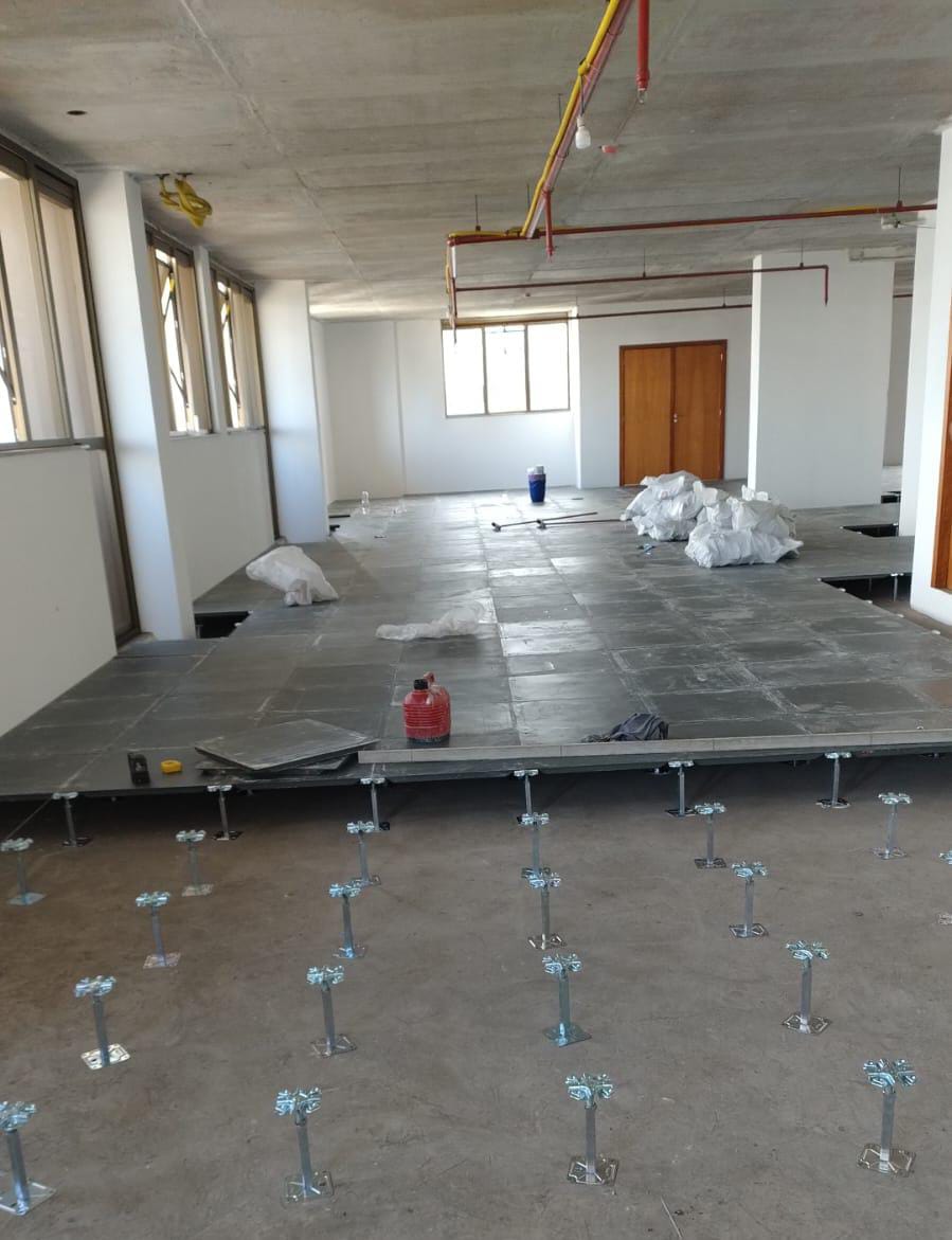 Instalação de piso em aço